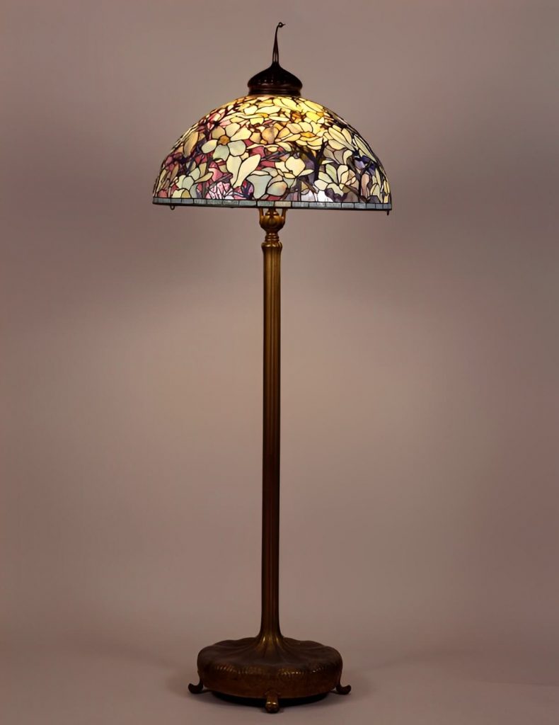 magnolia tiffany lamp, magnolia lamp shade, alexandra fontaine